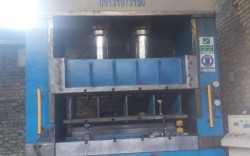 پرس ۷۰۰ تن هیدرولیک - تایرودی پیچ ومهرای -
ساخت اصفهان - دستگاه در حد نو ودر حال کار(اطلاعات ثبت شده از سایت جهان ماشین میباشد(www.jahanmashin.com ))